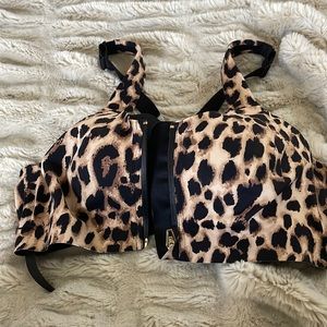Victoria’s Secret sports bra leopard